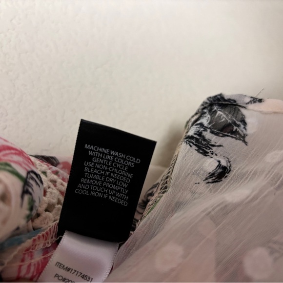 Torrid Floral Cream Chiffon Clip Dot Crochet Trim V-Neck Button Up Blouse 3X - Picture 7 of 11